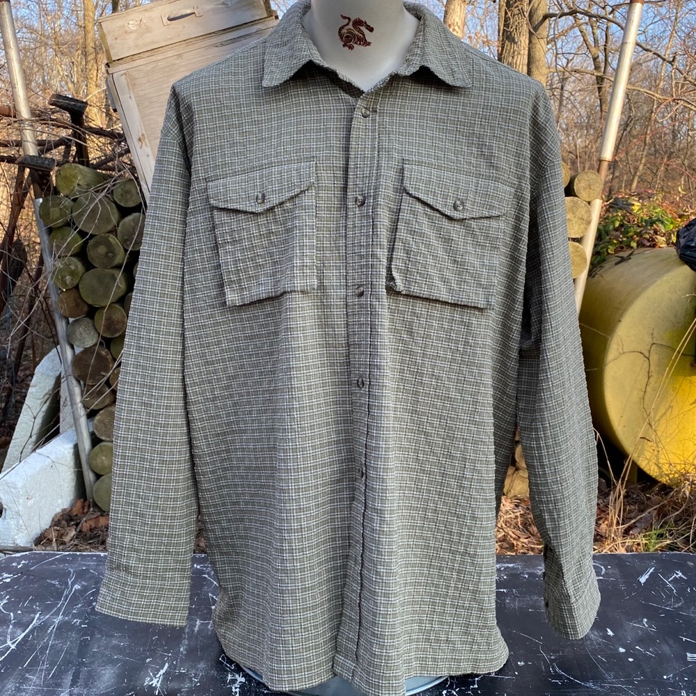 Lite weight LLBean men’s shirt w/ roll up sleeves